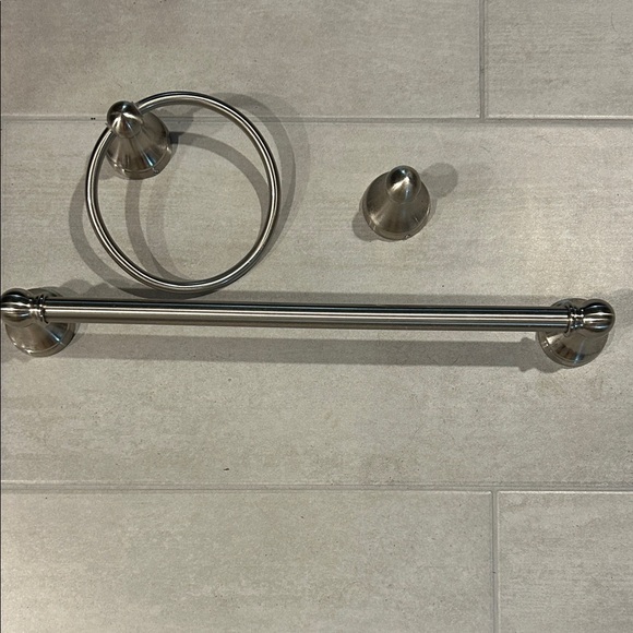 Silver Bathroom Hardware Set - Picture 1 of 4